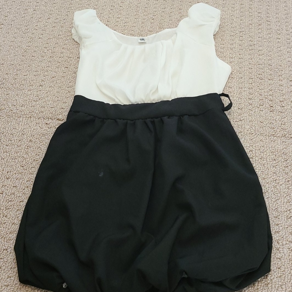 Cute balloon white black dress